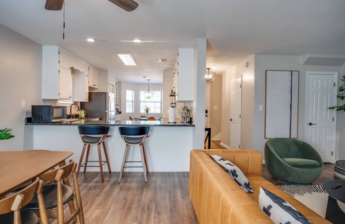 Old Town Maison | Midtown Urban Retreat- Family Friendly 3BR Retreat