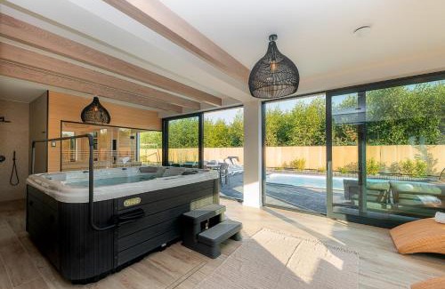 Mielno Maison | Mielnovo - dom z basenem, sauną i jacuzzi