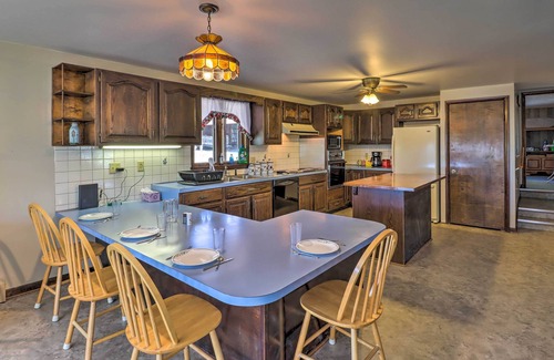 Mifflinburg Cottage | Lovely Mifflinburg Farmhouse - Multiple Decks