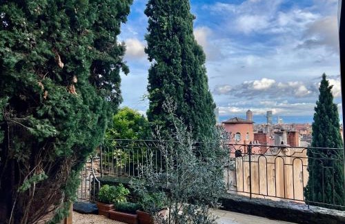 Old Lyon Lit Et Petit-Déjeuner | MiHotel - La Maison Rose