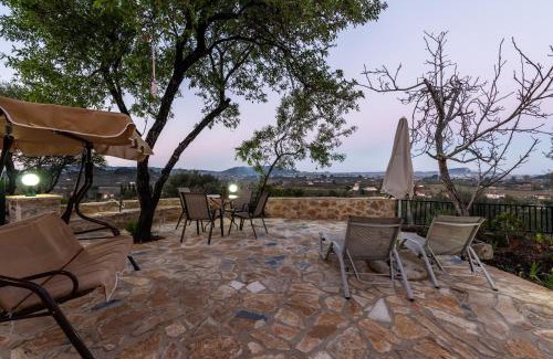 Fiolitis Maison | Mika's Valley View House