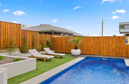 Boolaroo Maison | Milburn Circuit Boolaroo 44 - Entertainer's delight, inside and out