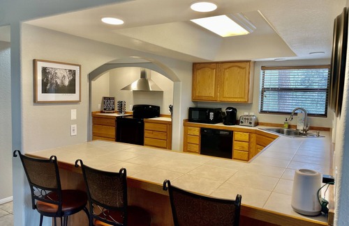 Whispering Pines Cabine | Miles of National Forest in Backyard - Cozy Cabin in Seclusion