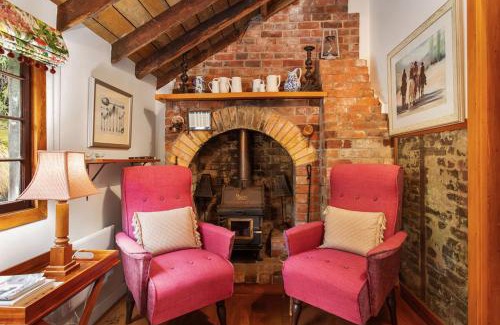 Akaroa Maison | Mill Cottage with Spa Pool & Sauna