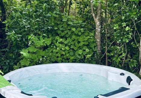 Akaroa Maison | Mill Cottage with Spa Pool & Sauna