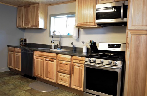 Milltown Maison | Mill town location by the river w/hot tub