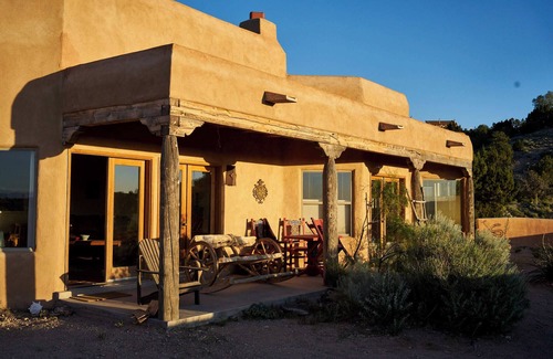 Placitas Maison | Million Dollar View Out in the Country Yet 20 lovely minutes to Albuq & 35 to SF