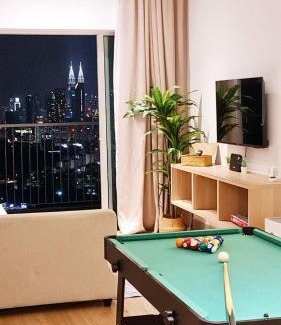 Salak South Appartement | Mimi Cozy Homestay, 3R3B KLCC View with PLAYSTATION 4, NETFLIX, WiFi 6, Pool Table, Home Cinema