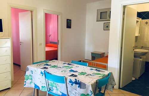 Defensola Lit Et Petit-Déjeuner | MIMOSA C Villa trois pièces pour 6 personnes 2 chambres et salle de séjour avec 2 lits
