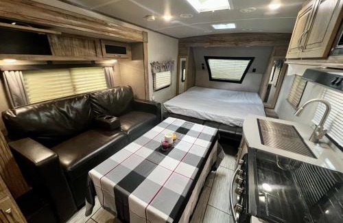 Guayabo Autre | Mineral River Eco Caravan