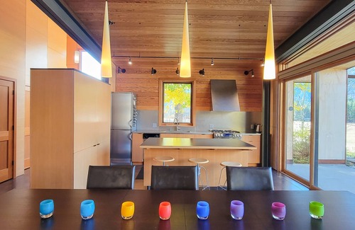 Mazama Cabine | Miners Refuge - Mazama retreat with mountain views