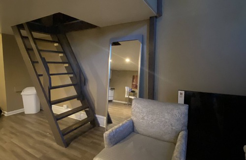 Wilkes-Barre Appartement | Mini Artsy Loft…min from Ski resort and Mohegan sun casino!