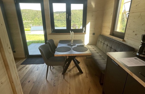 Edertal Chalet De Ski | Mini chalet on Lake Edersee with 2 bedrooms