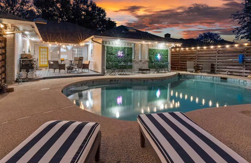 Lake Highlands Maison | Mini Golf | Pool | Game room | Stylish & Spacious | Wifi | Free Parking