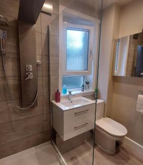 Hamilton Maison | Mini hotel with home facilities in Hamilton West
