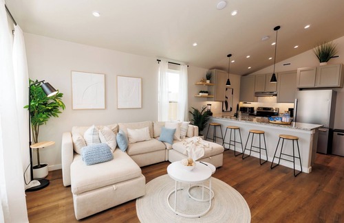 Lubbock Maison | Mini Oasis—Hot tub Fire Pit Bar+Lounge