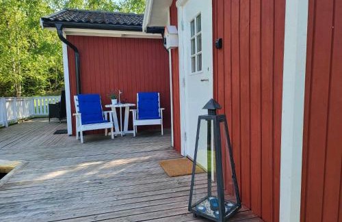 Trosa Maison | Minihus med stor trädgårdstomt nära golf och hav