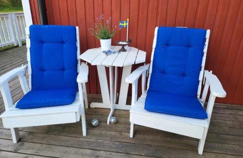 Trosa Maison | Minihus med stor trädgårdstomt nära golf och hav