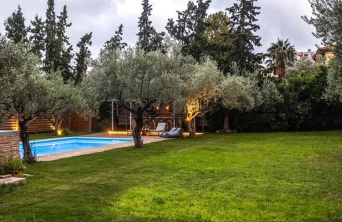 Vari Maison | Minimal house with pool and large garden at Varkiza. 5 minutes from the beach!