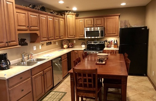 Big Creek Maison | 8BR / 7. 5Bath 2 Story Dock, 2 Kit, 5 Suites, Fire pit, Lakefront, 2 Ice Machines