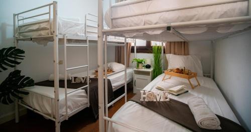 Carretera de Cadiz Appartement | Minimalist Executive Stay with FREE Parking - Malaga Center