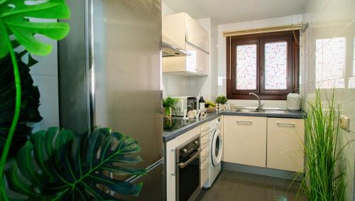 Carretera de Cadiz Appartement | Minimalist Executive Stay with FREE Parking - Malaga Center