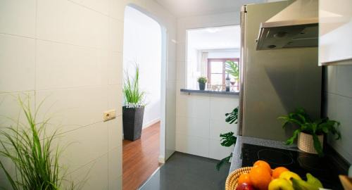 Carretera de Cadiz Appartement | Minimalist Executive Stay with FREE Parking - Malaga Center