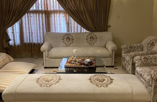 Gulshan-e-Iqbal Maison | Minimalist house, 5 minutes from National Stadium