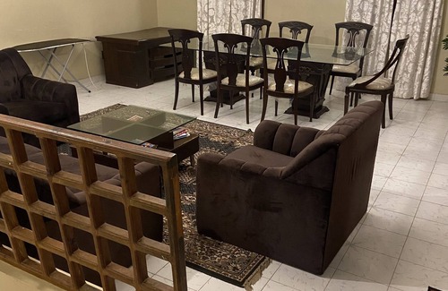 Gulshan-e-Iqbal Maison | Minimalist house, 5 minutes from National Stadium