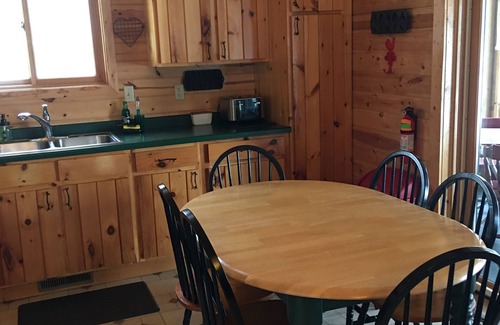 Lac du Flambeau Cabine | Minocqua Lac du Flambeau WI Northwoods Log Loft Cabin on Amber Lake