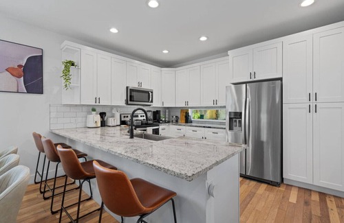 University Hills and Windsor Park Maison | Mins 2 Formula 1/Lux Retreat