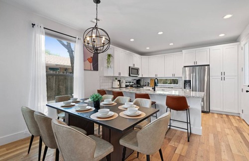University Hills and Windsor Park Maison | Mins 2 Formula 1/Lux Retreat