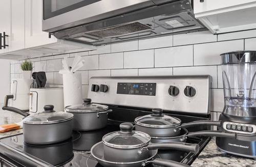 University Hills and Windsor Park Maison | Mins 2 Formula 1/Lux Retreat