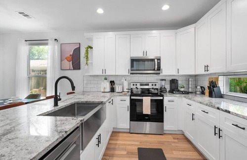University Hills and Windsor Park Maison | Mins 2 Formula 1/Lux Retreat
