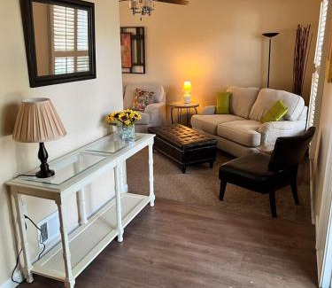 Quincy Appartement | Mins to Blessing Hospital, Miss River, Country Club