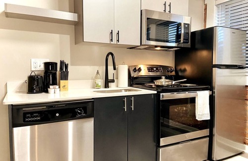 Midtown Appartement | ~Mins to DMC/Perfect for Monthly stays!