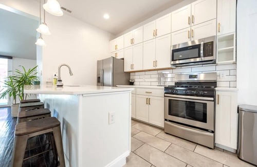 Fountain Square Maison | Mins to Dtwn - Sauna - Backyard - Patio