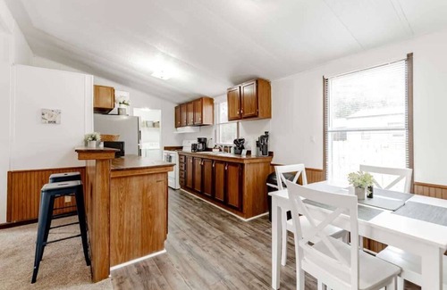 West Columbia Maison | Mins to Downtown & Working Desk - Gamecock Roost