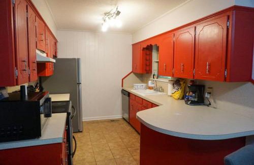 River Mountain Maison | Mins to River Mountain Park Dining & Shopping