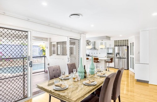 Forest Lake Maison | Mins to Shop & Lake! 4 beds family retreat w/ pool