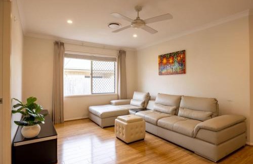 Forest Lake Maison | Mins to Shop n Lake 4 beds family retreat with pool