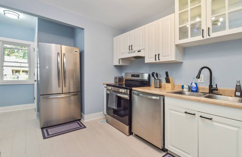 Peoria Heights Maison | Mint: 4BR, 2BA