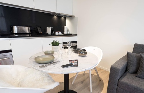 Jewish Quarter Maison | Minutes Away to Antwerp Zoo, Belgium! Downtown w/ Full Kitchen & Sun Terrace!