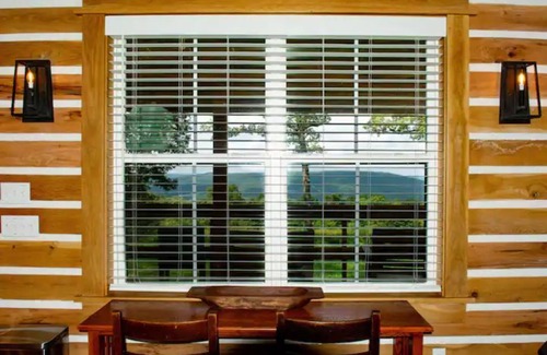 Fayetteville Cabine | Minutes from Baum Stadium with a View!