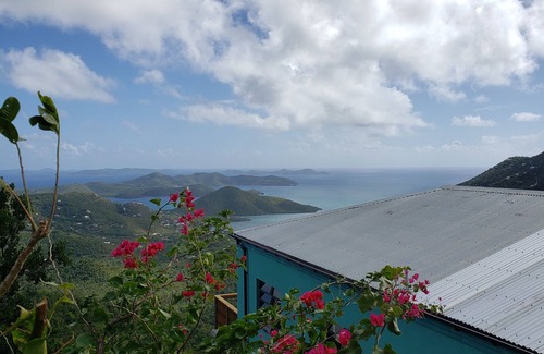 Maho Bay Quarter Appartement | À quelques minutes des plages et des sentiers du parc national, avec une grande chambre.