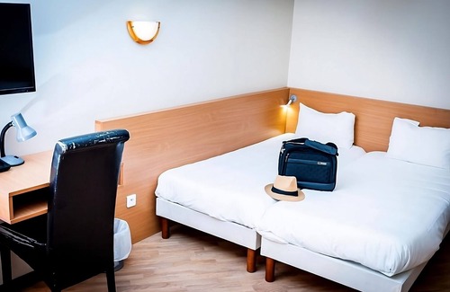 Gap Hôtel | Minutes from Lauzon Ski Lift, Stay in a Pet-Friendly Hotel with On-Site Parking!
