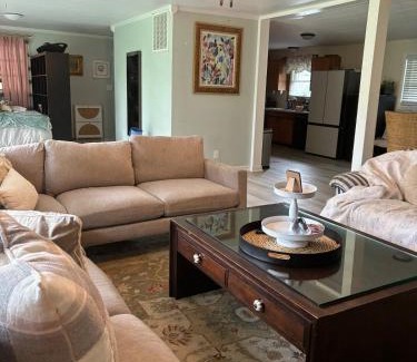 Middlesboro Maison | Minutes from LMU, ARH, and Cumberland Gap National Historic Park, Laurel Cove Music Festival, and Pine Mountain State Resort Park