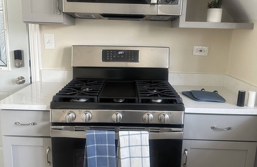 North Chicago Appartement | Minutes from Naval Base & Six Flags