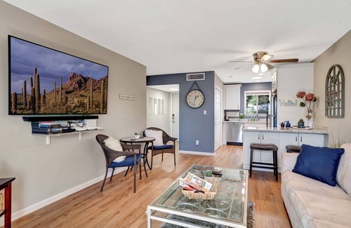 Town And Country Scottsdale Copropriété | Minutes from Old Town, renovated & private single story, pool outside the door.