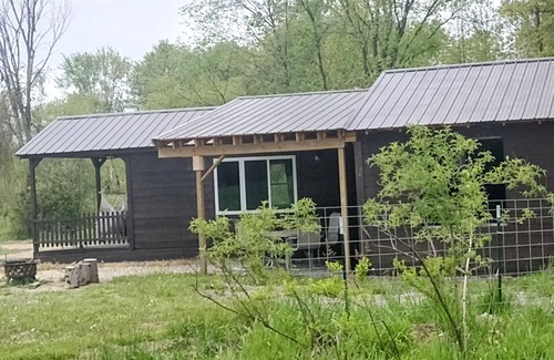 Westford Cabine | Minutes from Pymatuning, Cabin by the Pond